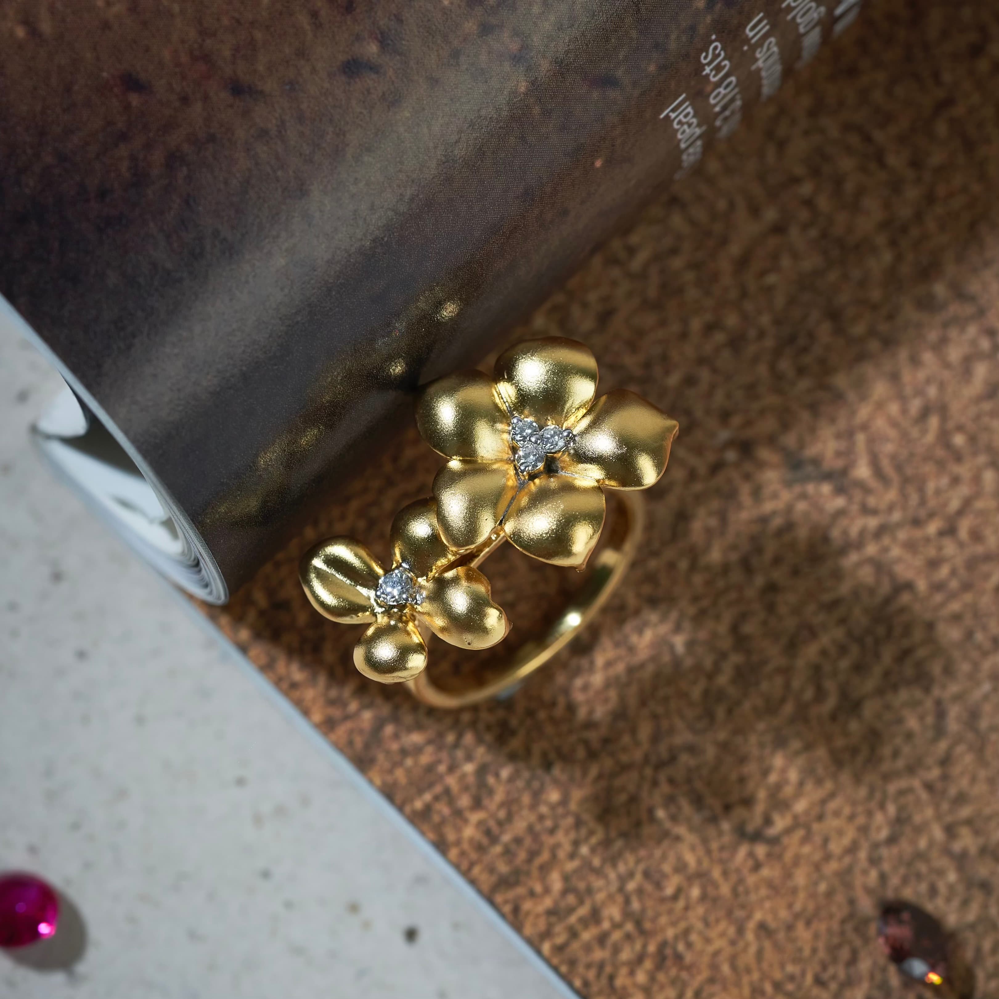 The Fleur ring hover