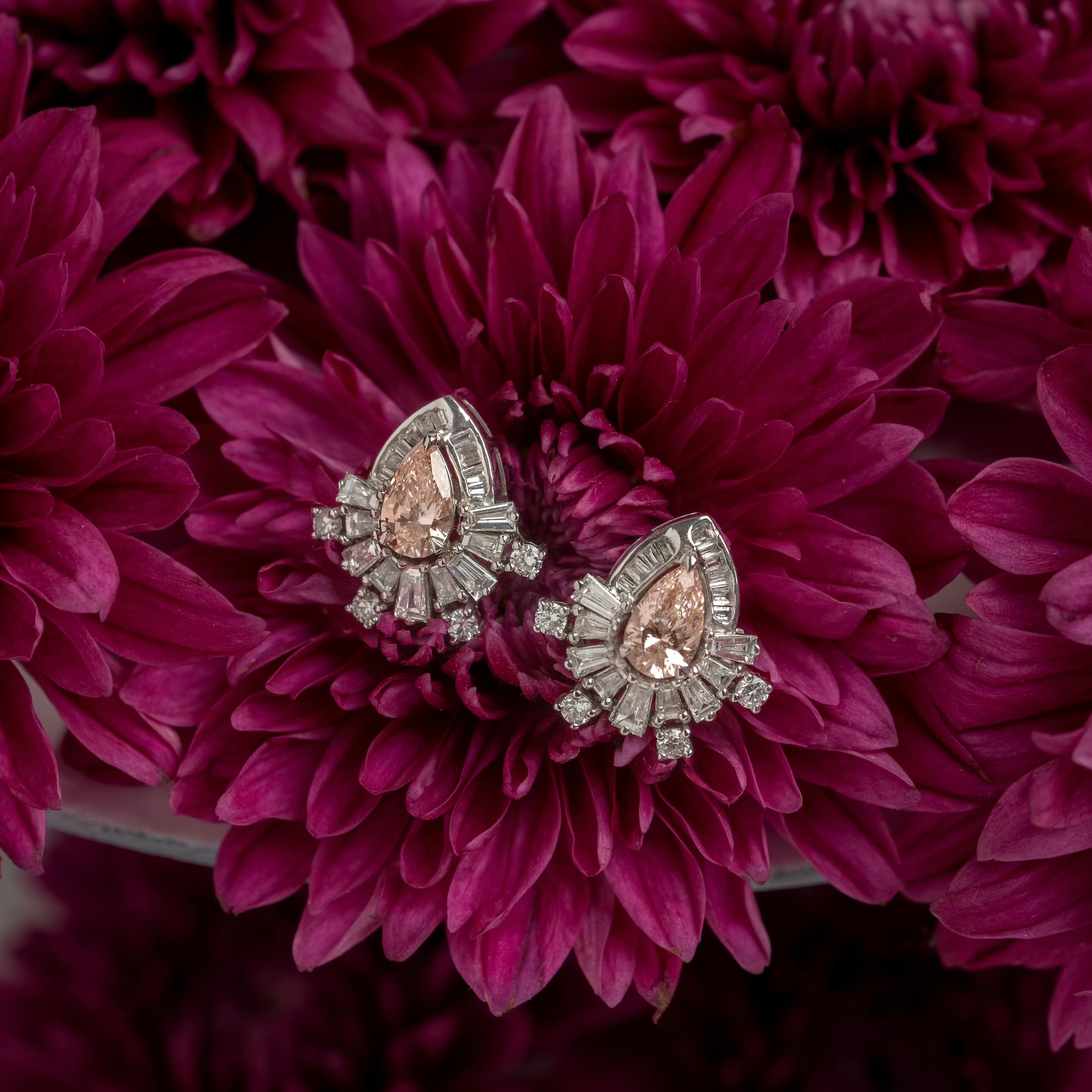 Miraé Earrings hover