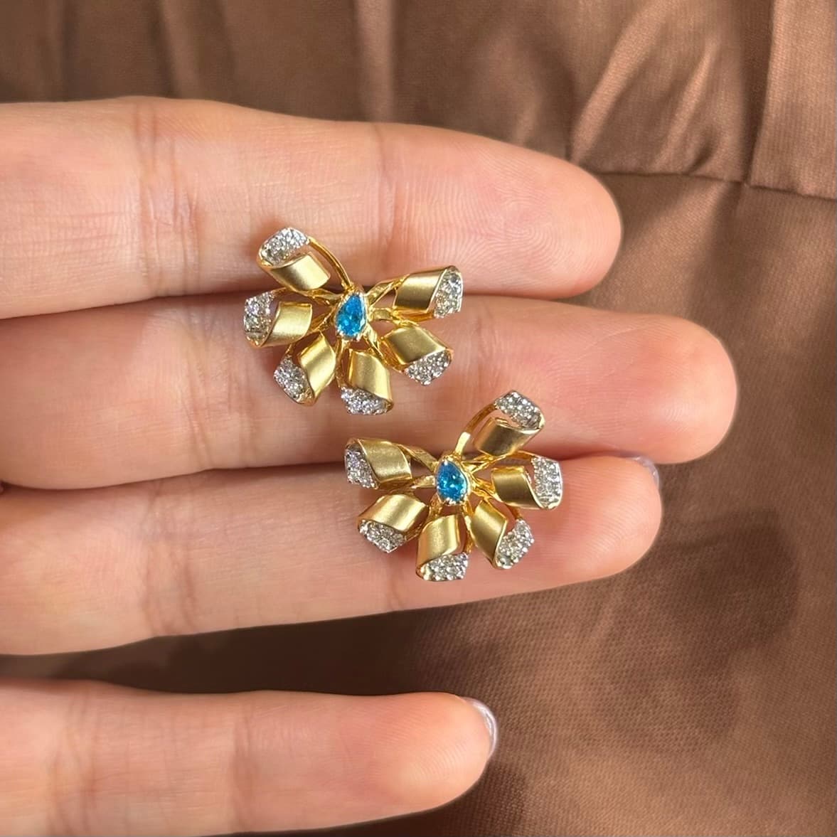 Ribbion Earrings hover